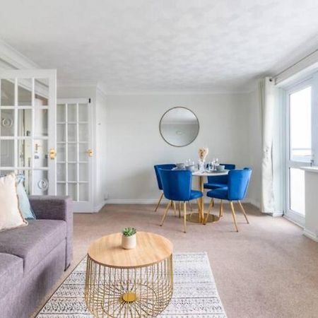 Trendy Sea View 2 Bedroom Sleeps 6 - Free Parking Bournemouth Zewnętrze zdjęcie