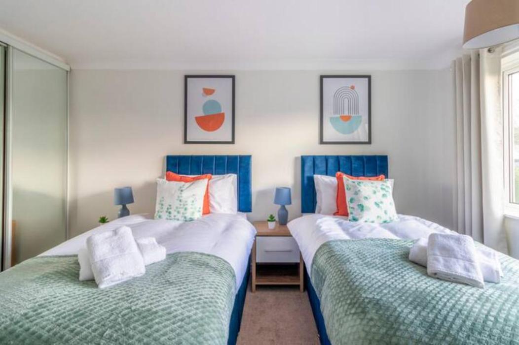 Trendy Sea View 2 Bedroom Sleeps 6 - Free Parking Bournemouth Zewnętrze zdjęcie
