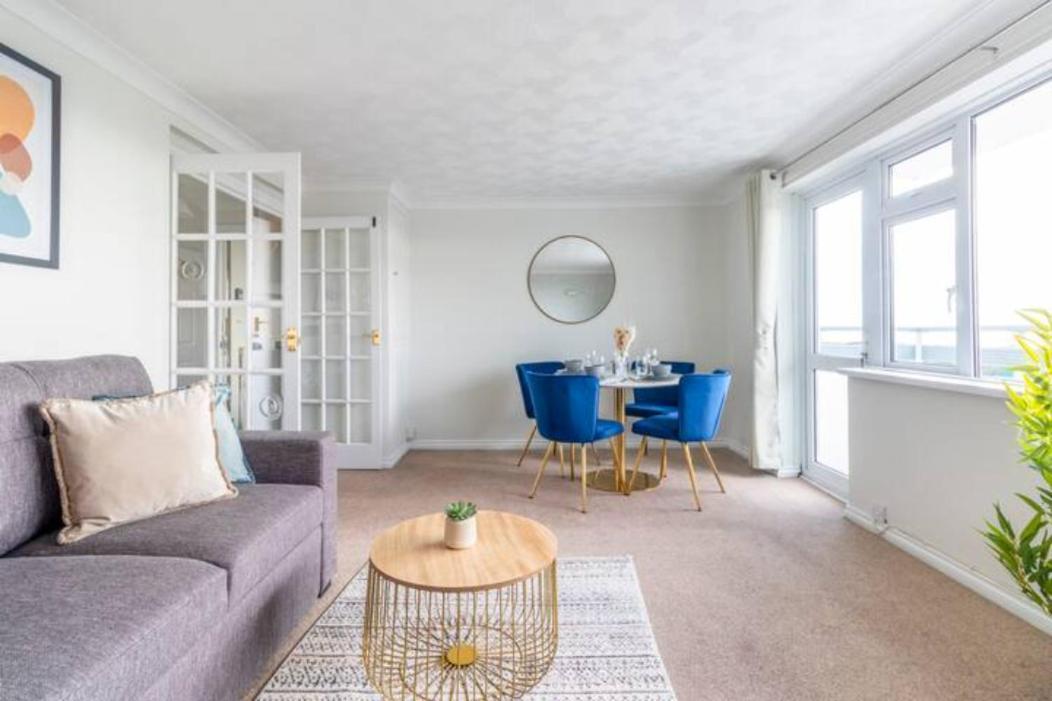 Trendy Sea View 2 Bedroom Sleeps 6 - Free Parking Bournemouth Zewnętrze zdjęcie