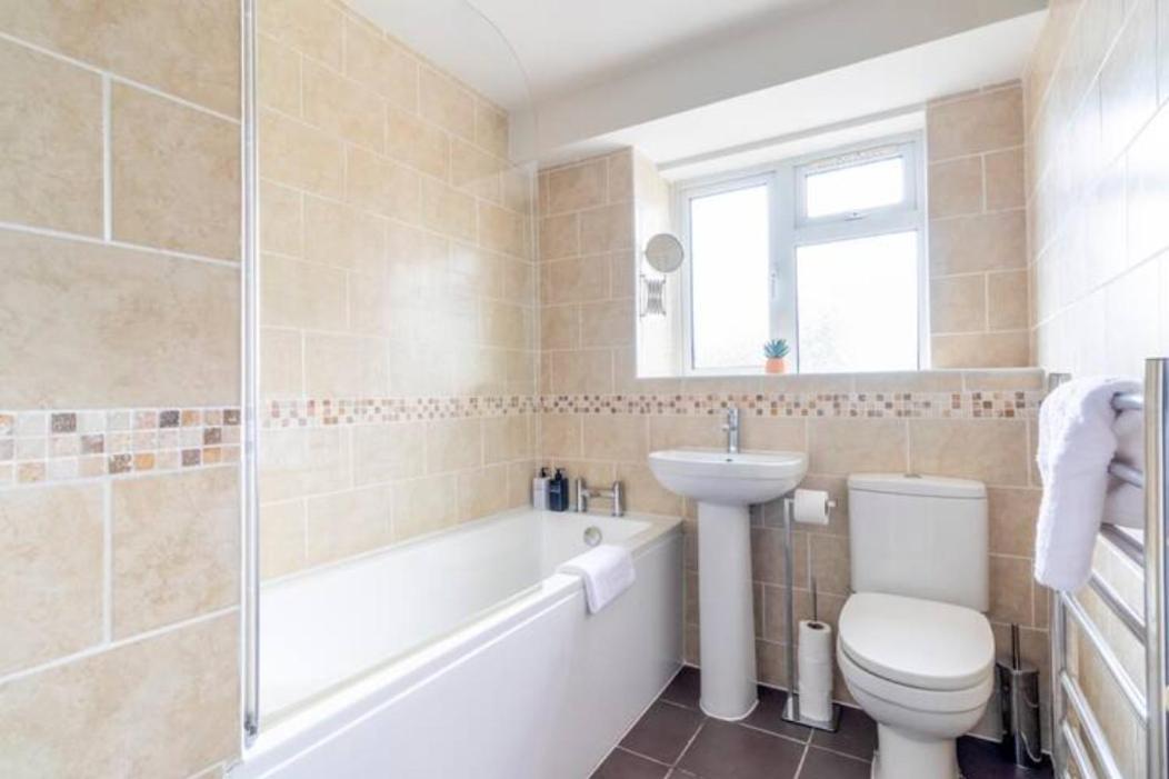 Trendy Sea View 2 Bedroom Sleeps 6 - Free Parking Bournemouth Zewnętrze zdjęcie