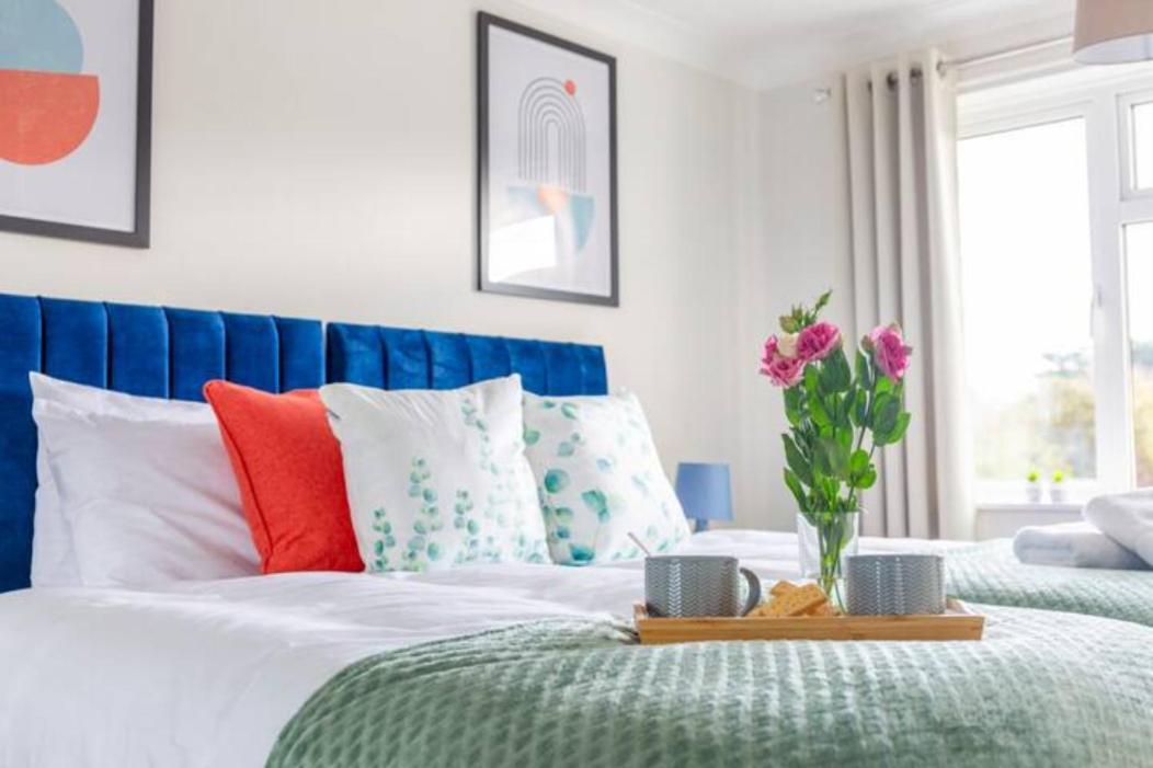 Trendy Sea View 2 Bedroom Sleeps 6 - Free Parking Bournemouth Zewnętrze zdjęcie