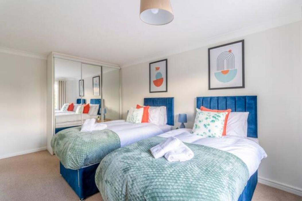 Trendy Sea View 2 Bedroom Sleeps 6 - Free Parking Bournemouth Zewnętrze zdjęcie