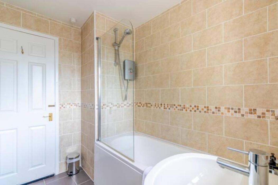 Trendy Sea View 2 Bedroom Sleeps 6 - Free Parking Bournemouth Zewnętrze zdjęcie