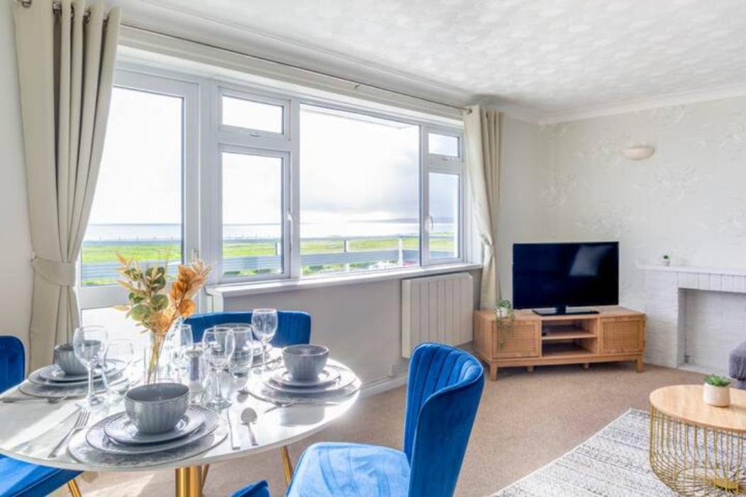 Trendy Sea View 2 Bedroom Sleeps 6 - Free Parking Bournemouth Zewnętrze zdjęcie