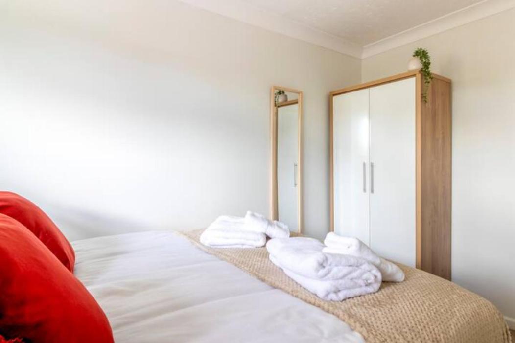 Trendy Sea View 2 Bedroom Sleeps 6 - Free Parking Bournemouth Zewnętrze zdjęcie