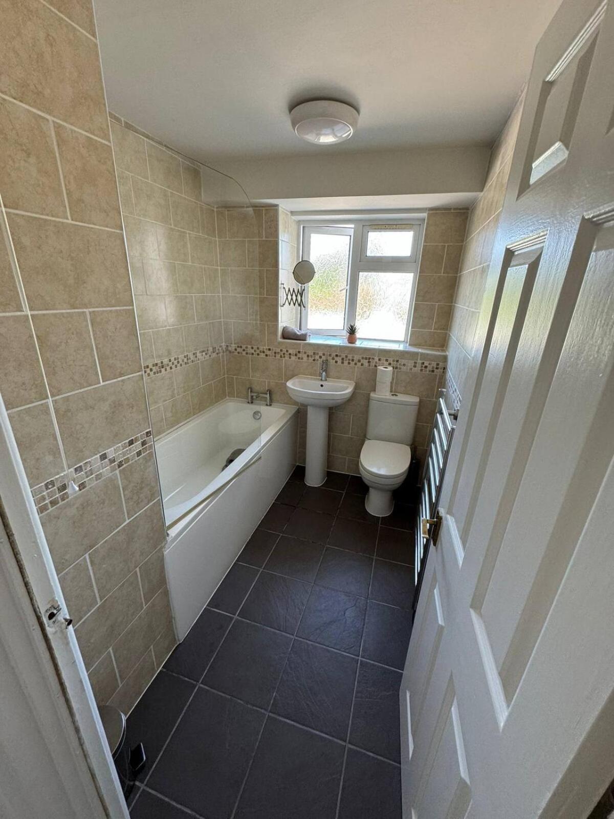 Trendy Sea View 2 Bedroom Sleeps 6 - Free Parking Bournemouth Zewnętrze zdjęcie
